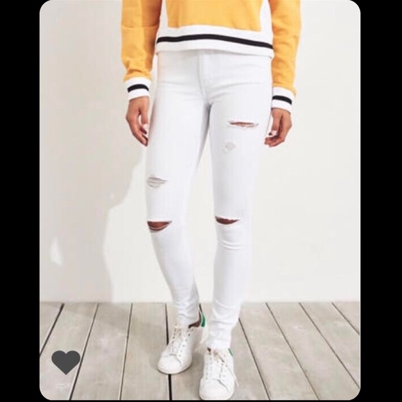 Hollister Jean - Picture 2 of 5